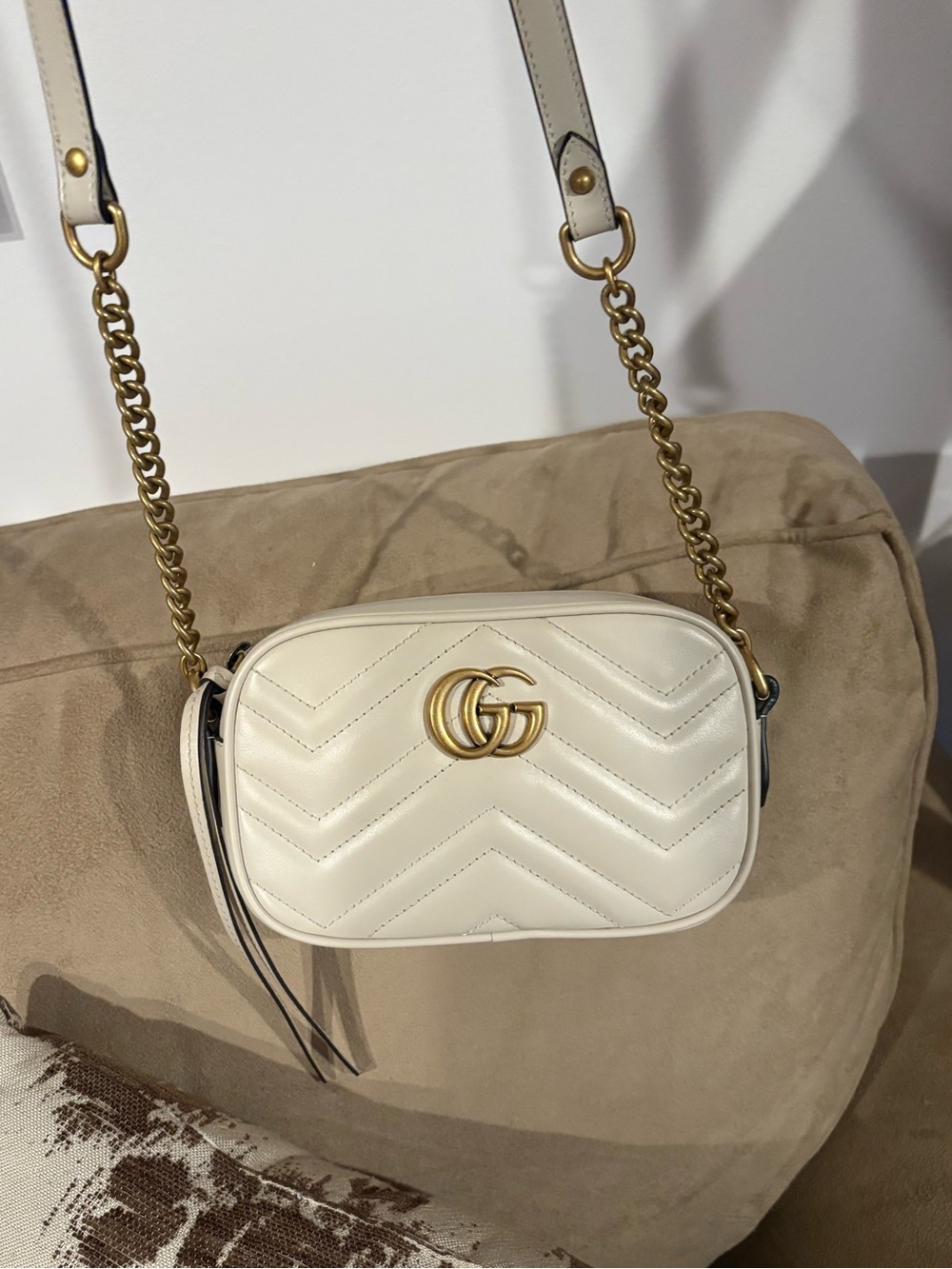 Gucci mini Marmont camera bag in white leather trade